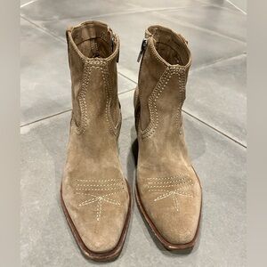 Dolce Vita shorty cowboy boots